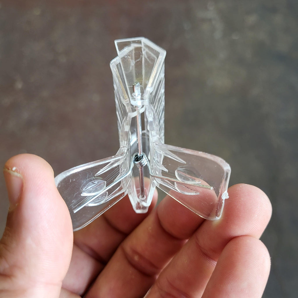 Queen Clip, Plastic
