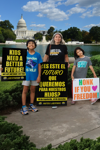 Is this the Future we want for our Kids - Espanol - Profits for Protests Adult Sign (24