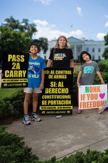 Constitutional Carry - Espanol - Profits for Protests Adult Sign (24